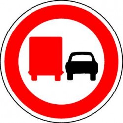 Interdiction aux véhicules dont le est supérieur à 3.5 tonnes de dépasser